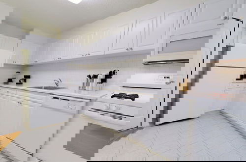Photo 18 - Modern 2BR Apt in Crystal City near D.C.