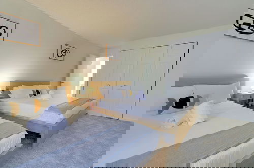 Photo 8 - Modern 2BR Apt in Crystal City near D.C.
