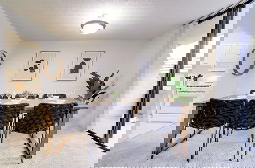 Photo 15 - Modern 2BR Apt in Crystal City near D.C.