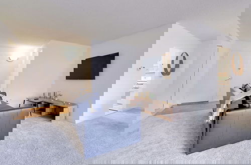 Photo 24 - Modern 2BR Apt in Crystal City near D.C.