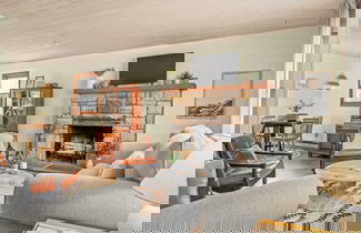 Foto 1 - The Pines Cozy Arrowhead Lake Escape With Pools and Outdoor Adventures