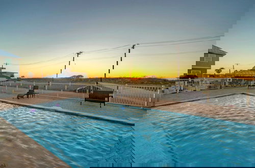 Foto 2 - Villa La Isla Family Condo With Pool, Near Corpus Christi's Best Beaches & Dining