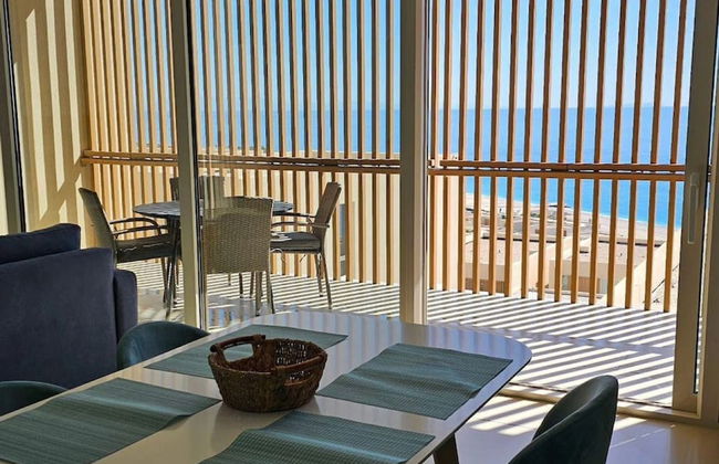 Sunny Coastal Getaway Green Coast - Photo 1
