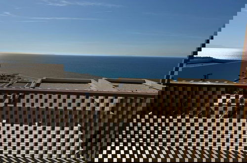 Foto 3 - Sunny Coastal Getaway Green Coast