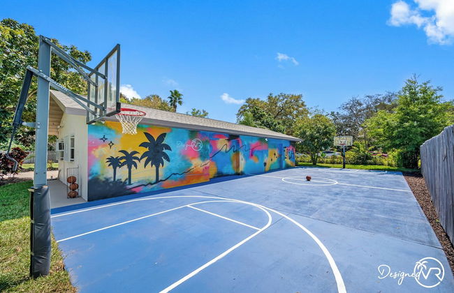 Luxury Retreat: Pool, Games, Basketball & More! - Foto 7