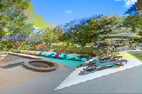 Photo 4 - Luxury Retreat: Pool, Games, Basketball & More!