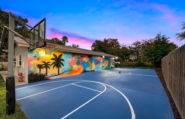 Luxury Retreat: Pool, Games, Basketball & More! - Foto 5
