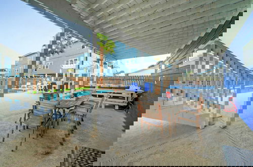 Foto 36 - Walk to Sandfest & Beach, Private Pool, Deck Leave of Absence by Avantstay