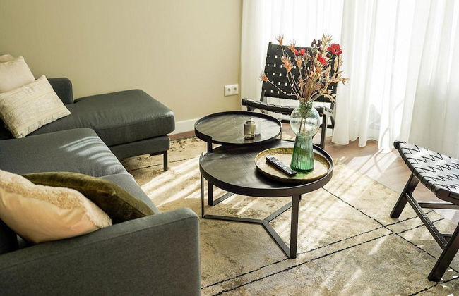 Spacious Holiday Home With Garden - Photo 6