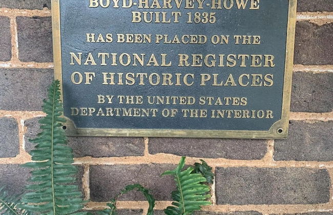 Historic Boyd Harvey House and Grounds 2 Bedroom Home by RedAwning - Foto 40
