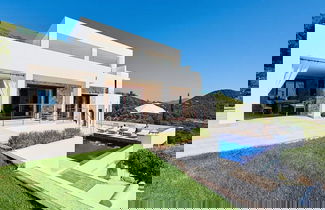 Photo 1 - Magnificent Villa in Luxurious Retreat