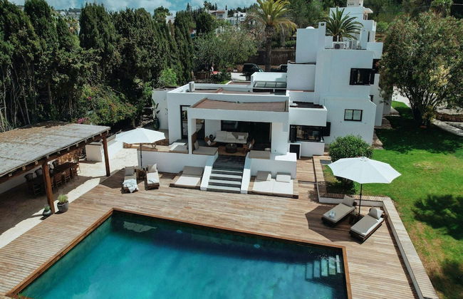 Luxurious Villa With Bright Terrace - Foto 20