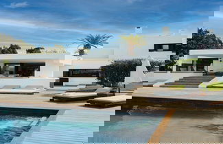 Foto 1 - Luxurious Villa With Bright Terrace