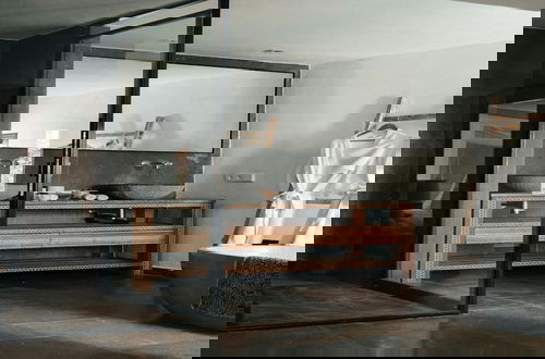 Foto 19 - Luxurious Villa With Bright Terrace