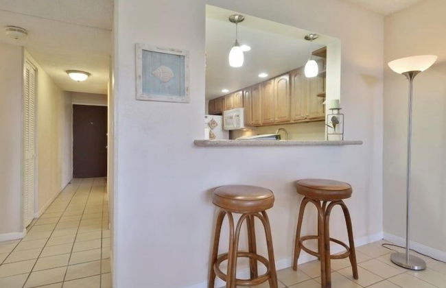End Unit With Ocean Views And Juliet Balcony. 2 Bedroom Condo by RedAwning - Foto 6