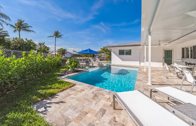 Luxury Waterfront Home Minutes from the Beach by RedAwning - Foto 26