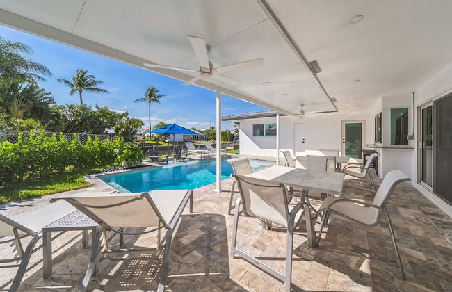 Luxury Waterfront Home Minutes from the Beach by RedAwning - Foto 21