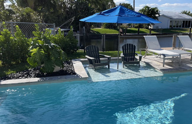 Luxury Waterfront Home Minutes from the Beach by RedAwning - Foto 1