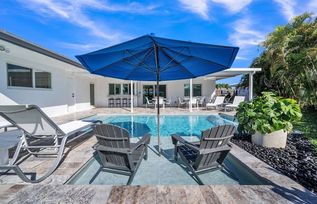 Luxury Waterfront Home Minutes from the Beach by RedAwning - Foto 18