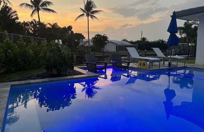 Luxury Waterfront Home Minutes from the Beach by RedAwning - Foto 19