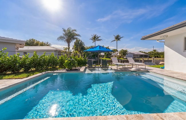 Luxury Waterfront Home Minutes from the Beach by RedAwning - Foto 24