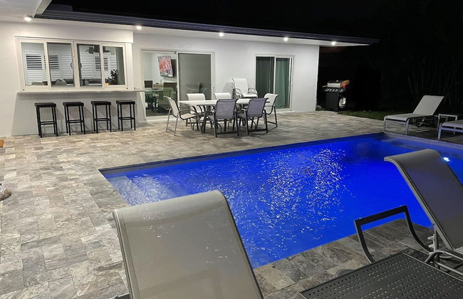 Luxury Waterfront Home Minutes from the Beach by RedAwning - Foto 28