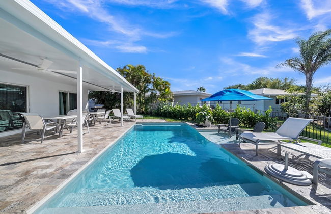 Luxury Waterfront Home Minutes from the Beach by RedAwning - Foto 23