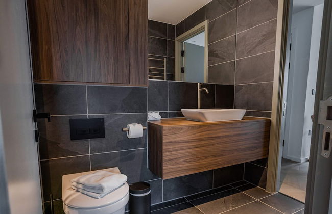 Midori Suite 2BR City Views - Photo 18