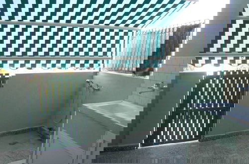 Foto 15 - Bright Apartment Near Baia Verde Beaches