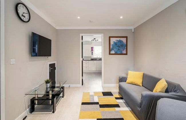 Charming 3 Bed Home in Stepps, Glasgow - Garden & Patio - Foto 26