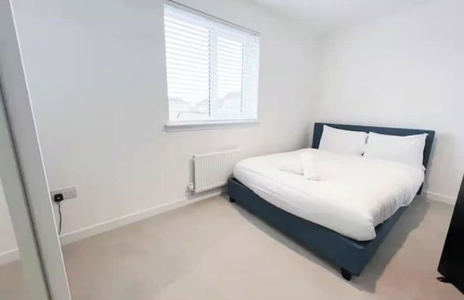Charming 3 Bed Home in Stepps, Glasgow - Garden & Patio - Foto 3