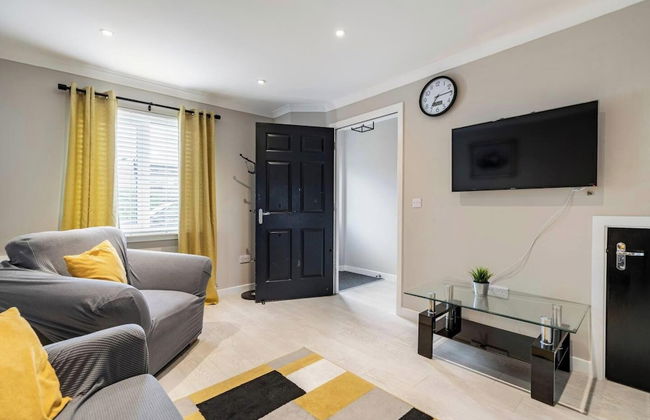 Charming 3 Bed Home in Stepps, Glasgow - Garden & Patio - Foto 24