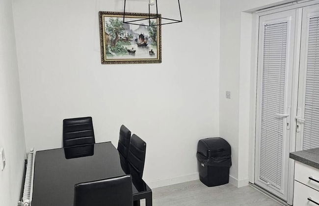 Charming 3 Bed Home in Stepps, Glasgow - Garden & Patio - Foto 27
