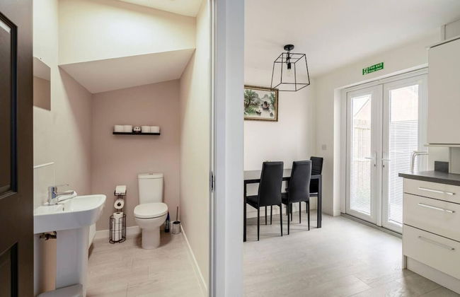Charming 3 Bed Home in Stepps, Glasgow - Garden & Patio - Foto 38