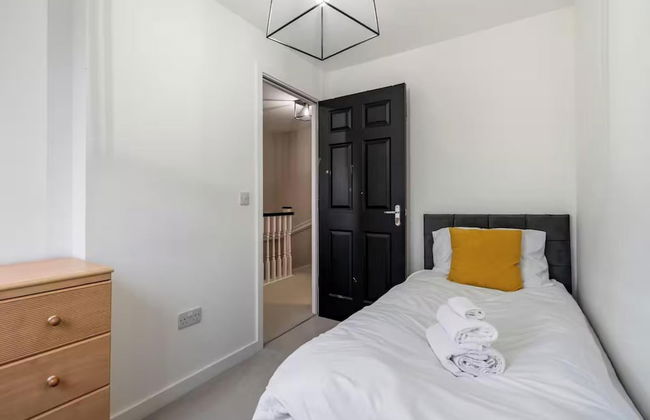 Charming 3 Bed Home in Stepps, Glasgow - Garden & Patio - Foto 9