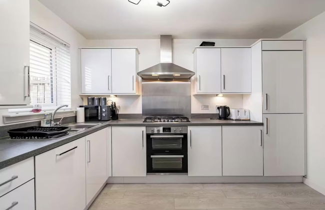 Charming 3 Bed Home in Stepps, Glasgow - Garden & Patio - Foto 40