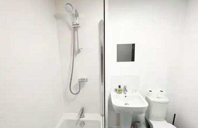 Charming 3 Bed Home in Stepps, Glasgow - Garden & Patio - Foto 30