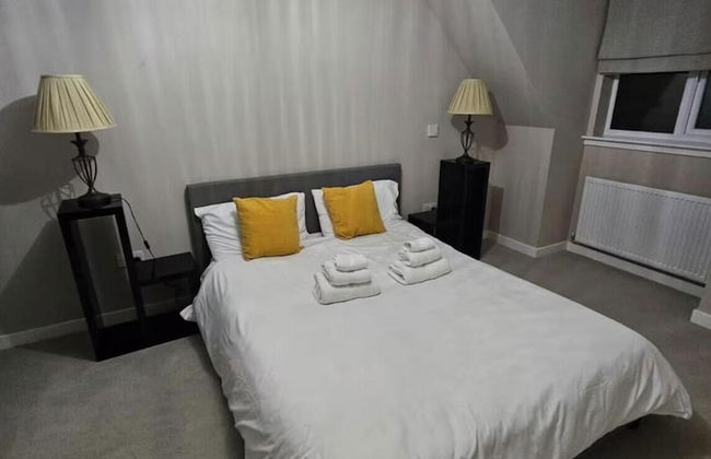 Charming 3 Bed Home in Stepps, Glasgow - Garden & Patio - Foto 12