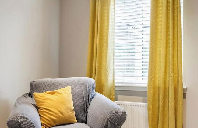 Charming 3 Bed Home in Stepps, Glasgow - Garden & Patio - Foto 19