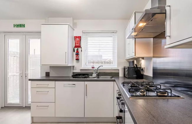 Charming 3 Bed Home in Stepps, Glasgow - Garden & Patio - Foto 44