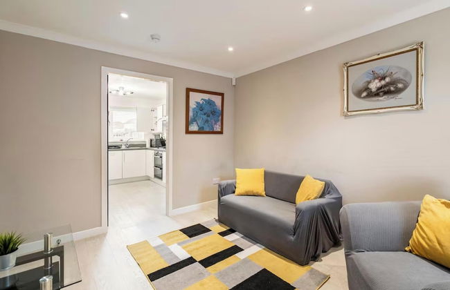 Charming 3 Bed Home in Stepps, Glasgow - Garden & Patio - Foto 25