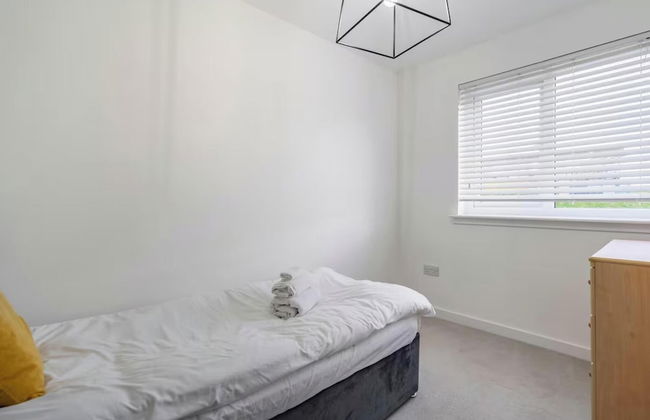 Charming 3 Bed Home in Stepps, Glasgow - Garden & Patio - Foto 17