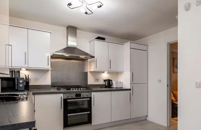 Charming 3 Bed Home in Stepps, Glasgow - Garden & Patio - Foto 43