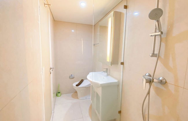 Compact and Nice Combined Unit 1BR Apartment at Warhol (W/R) Residence - Foto 12