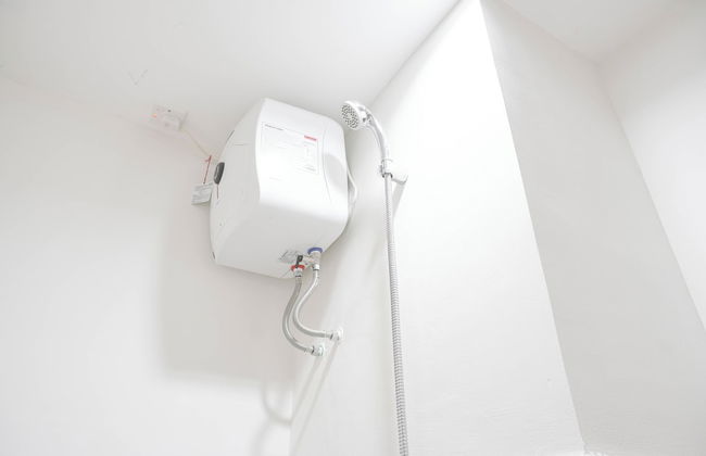 Homey and Minimalist 2BR at Podomoro Golf View Apartment - Foto 15