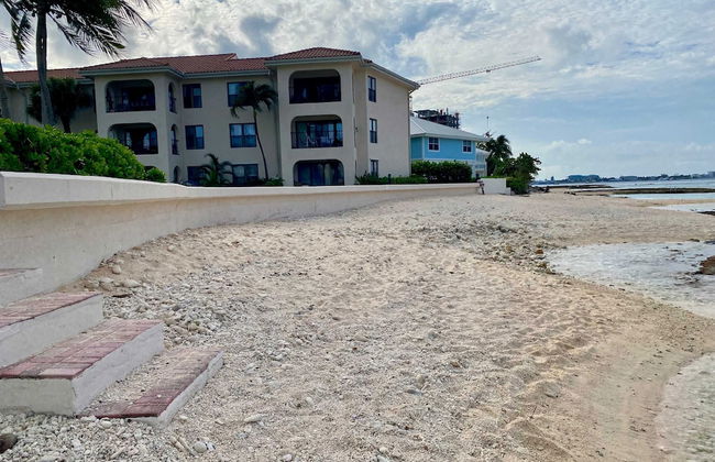 Oceanfront Condo on Seven Mile Beach - Foto 22