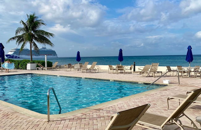 Oceanfront Condo on Seven Mile Beach - Foto 2