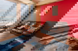 Foto 1 - Apartment With Frontal sea View