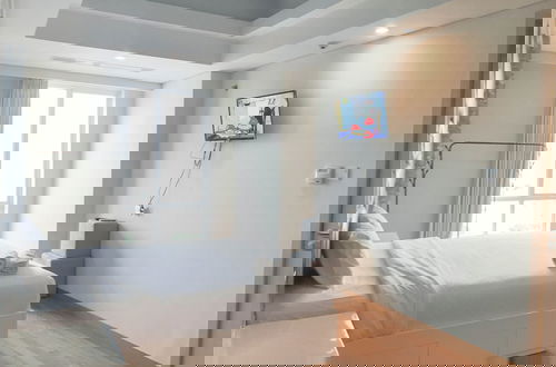 Foto 9 - Spacious 1BR Apartment at One East Penthouse Residence