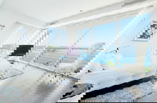 Photo 4 - Lavish Villa With Infinity Pool and Views